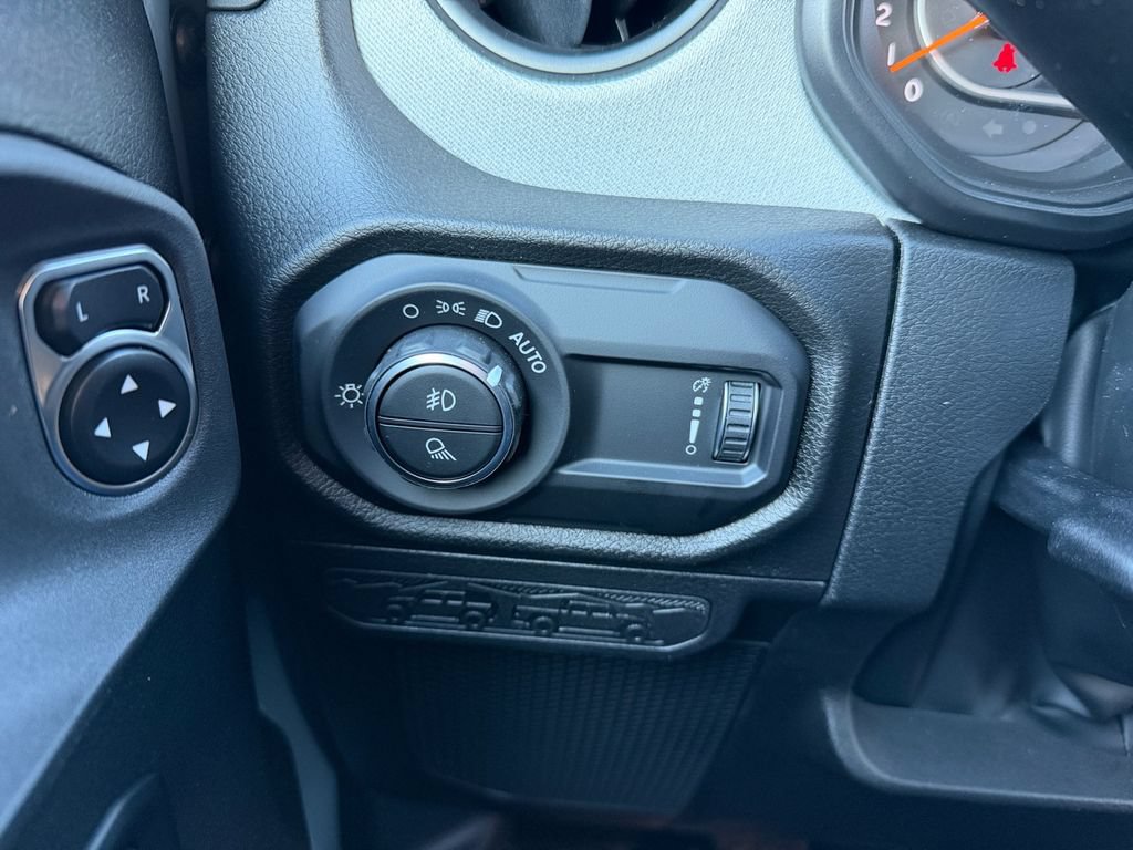 New 2026 Jeep Gladiator Sport AWD/4WD image 17