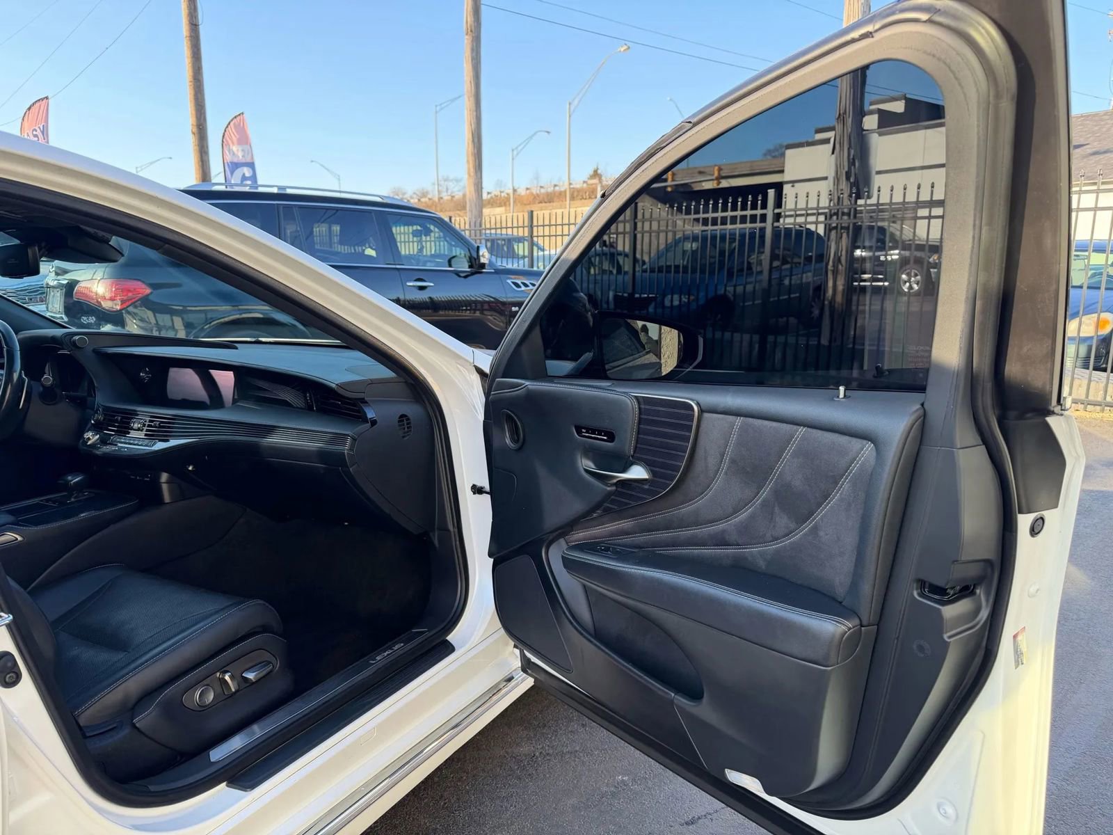 Used 2018 Lexus LS 500 AWD w/ Accessory Package (Z2) image 21
