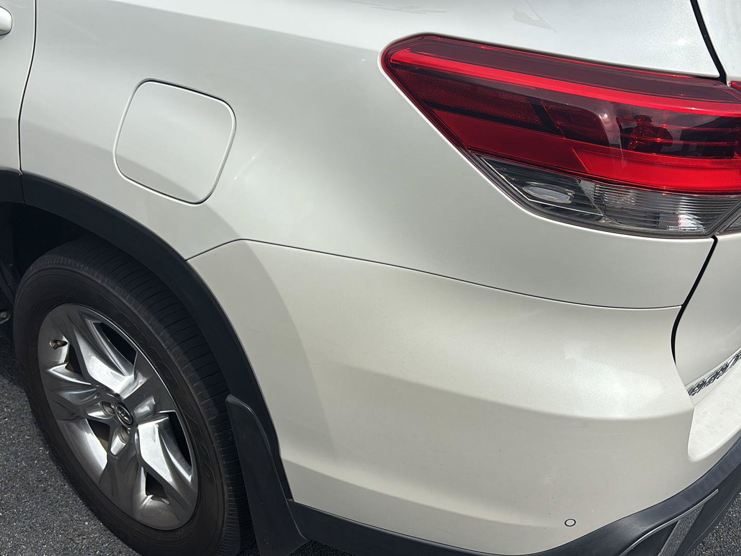 Used 2018 Toyota Highlander FWD V6 image 15
