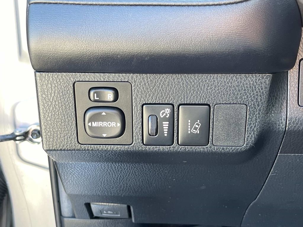 Used 2017 Toyota RAV4 XLE image 28