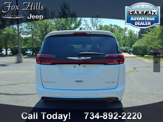 Used 2026 Chrysler Pacifica Limited FWD image 7