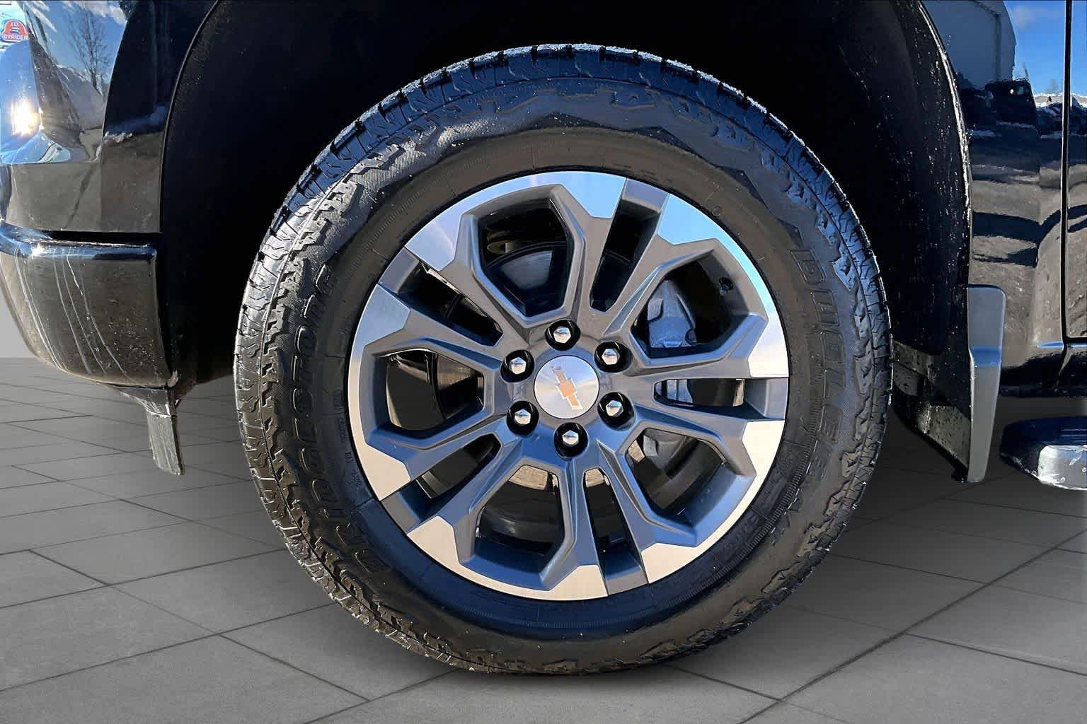 Used 2025 Chevrolet Silverado 1500 High Country w/ Technology Package AWD/4WD image 11