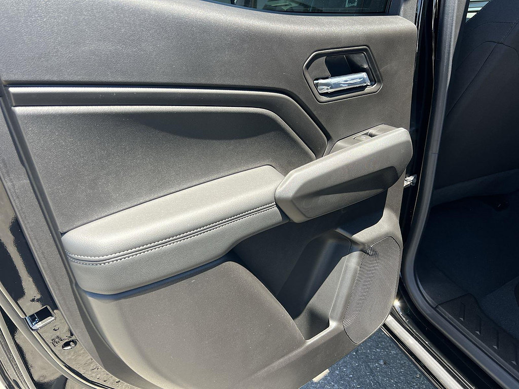 New 2026 GMC Canyon Elevation w/ LPO, Black Badging Package RWD image 24