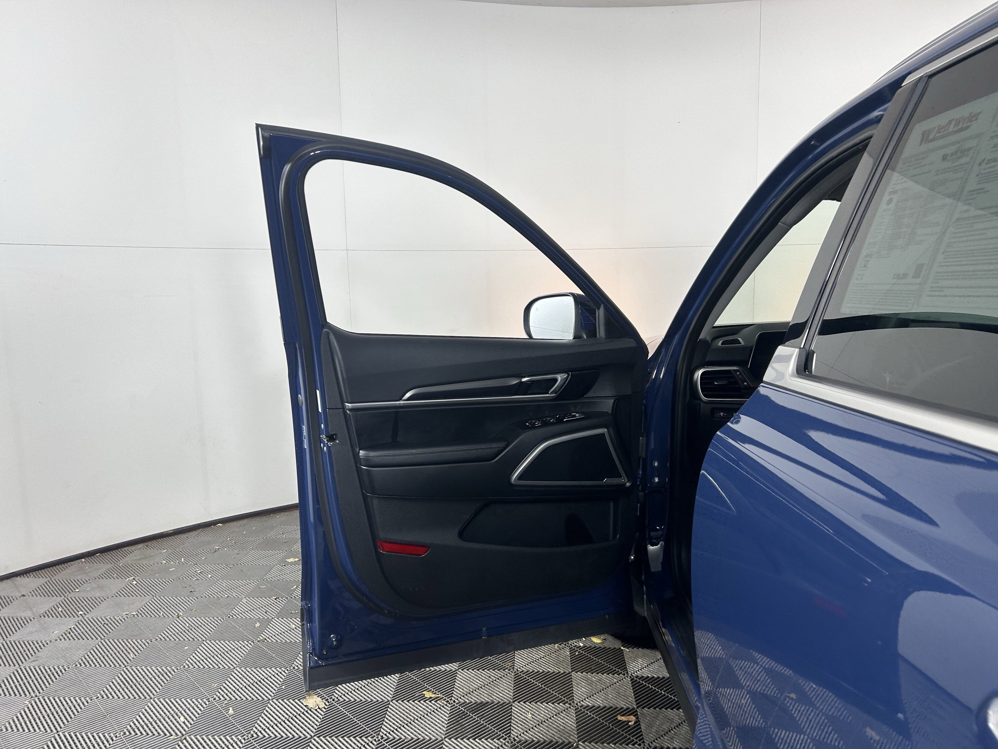 Certified 2025 Kia Telluride S image 32