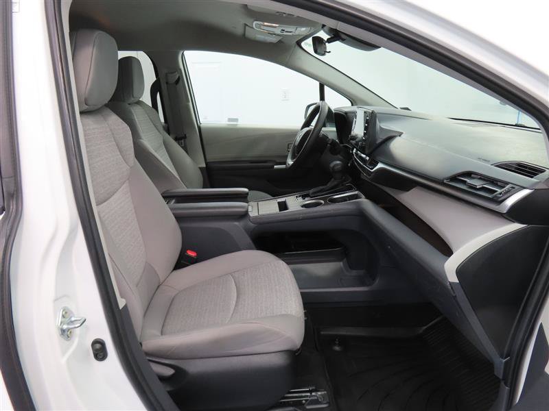 Used 2023 Toyota Sienna LE AWD/4WD image 33