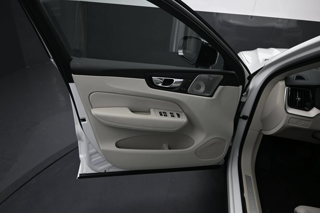 New 2026 Volvo XC60 B5 Ultra w/ Climate Package AWD/4WD image 11
