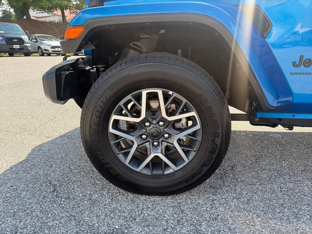 Used 2025 Jeep Wrangler Unlimited Sahara AWD/4WD image 44