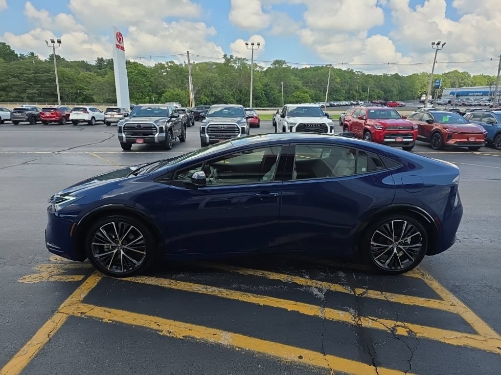 Used 2025 Toyota Prius XLE AWD/4WD image 7