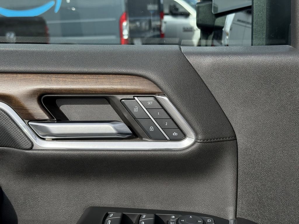 Used 2024 Chevrolet Silverado 3500 High Country w/ Technology Package image 17