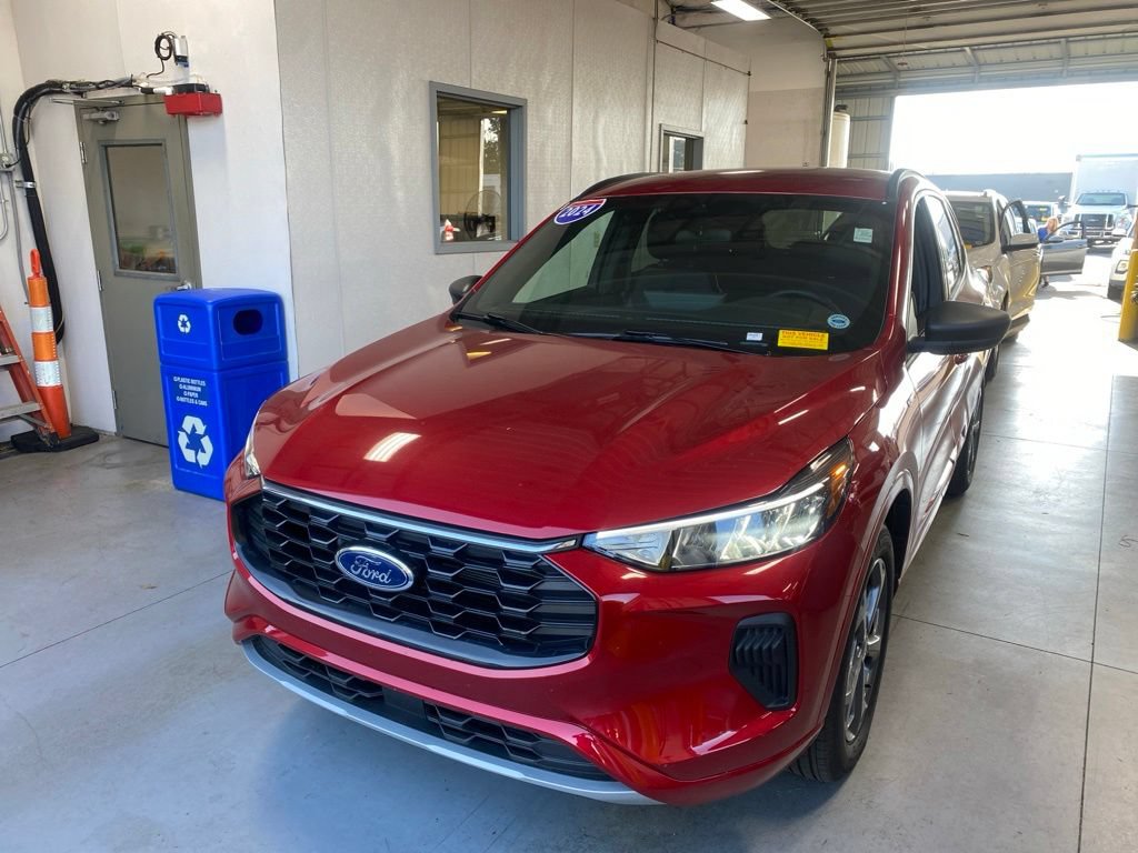Used 2024 Ford Escape ST-Line w/ Tech Pack #1 AWD/4WD image 2
