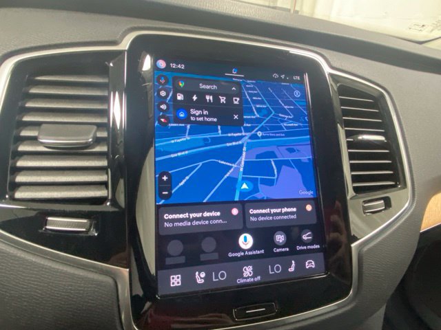 Used 2025 Volvo XC90 T8 Plus w/ Protection Package Premier AWD/4WD image 18