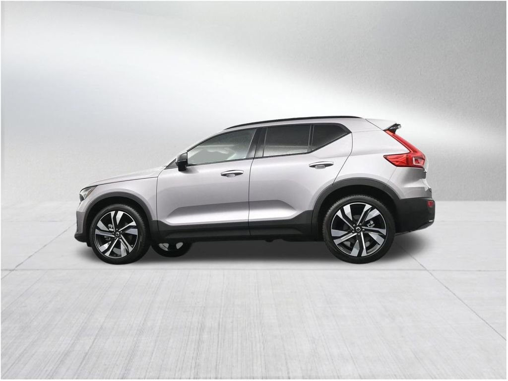 New 2026 Volvo XC40 B5 Plus AWD/4WD image 23