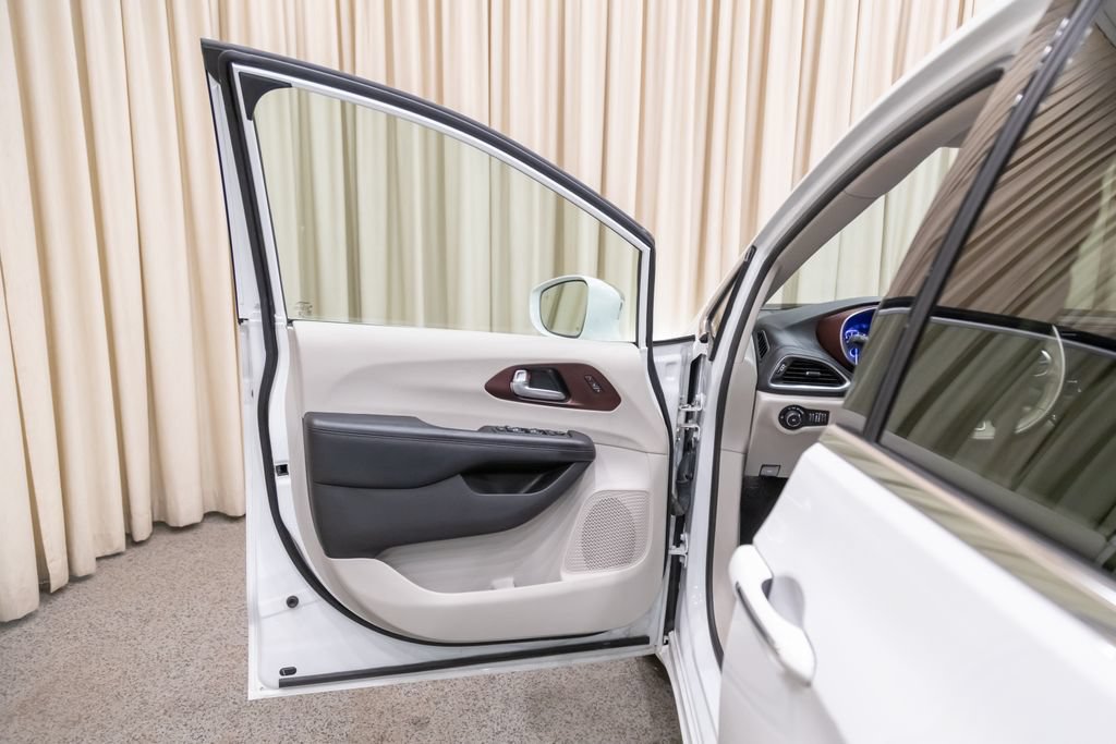 Used 2019 Chrysler Pacifica Limited FWD image 8