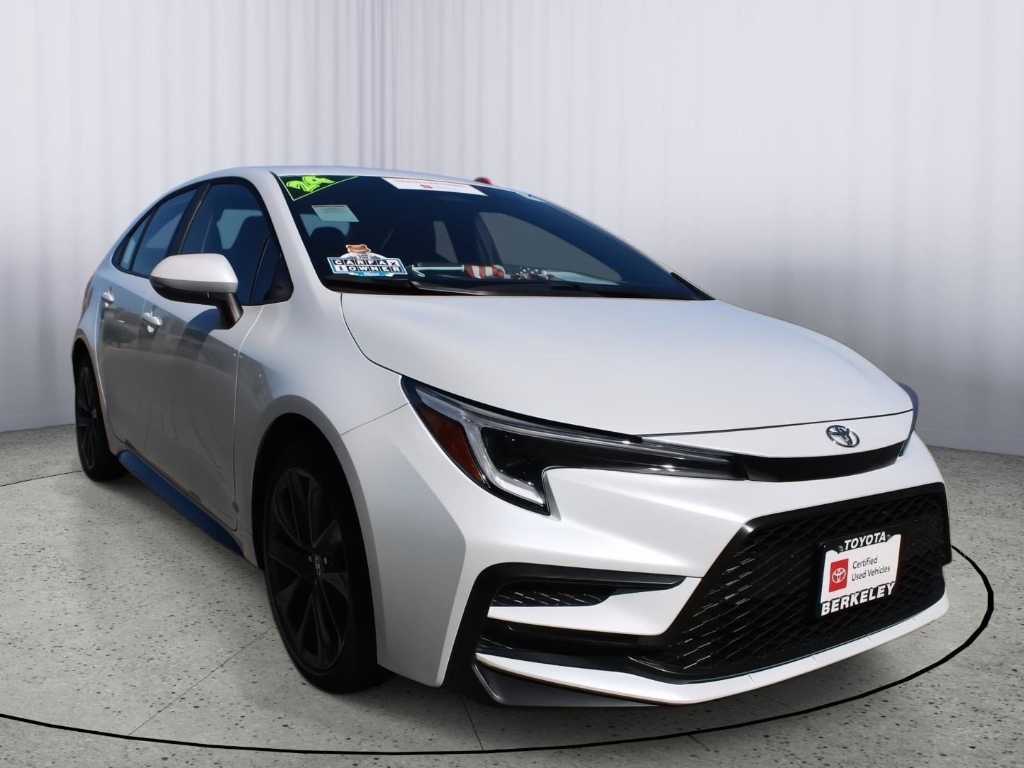 Certified 2024 Toyota Corolla SE w/ SE Convenience Package FWD image 1