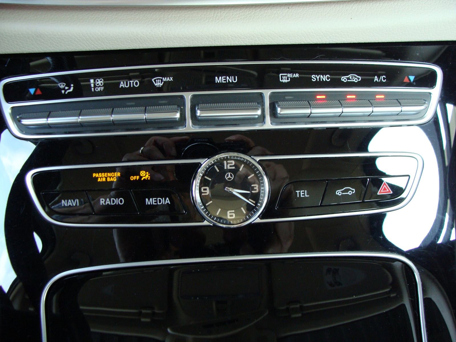 Used 2018 Mercedes-Benz E 300 4MATIC image 32