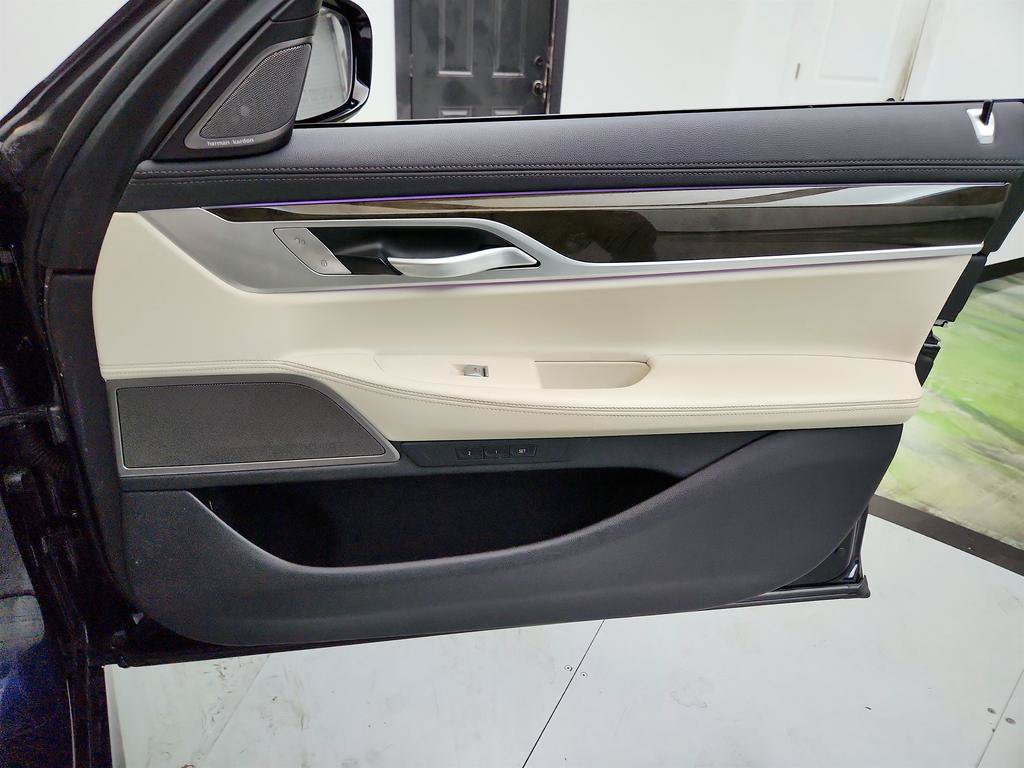 Used 2019 BMW 740i w/ M Sport Package RWD image 28