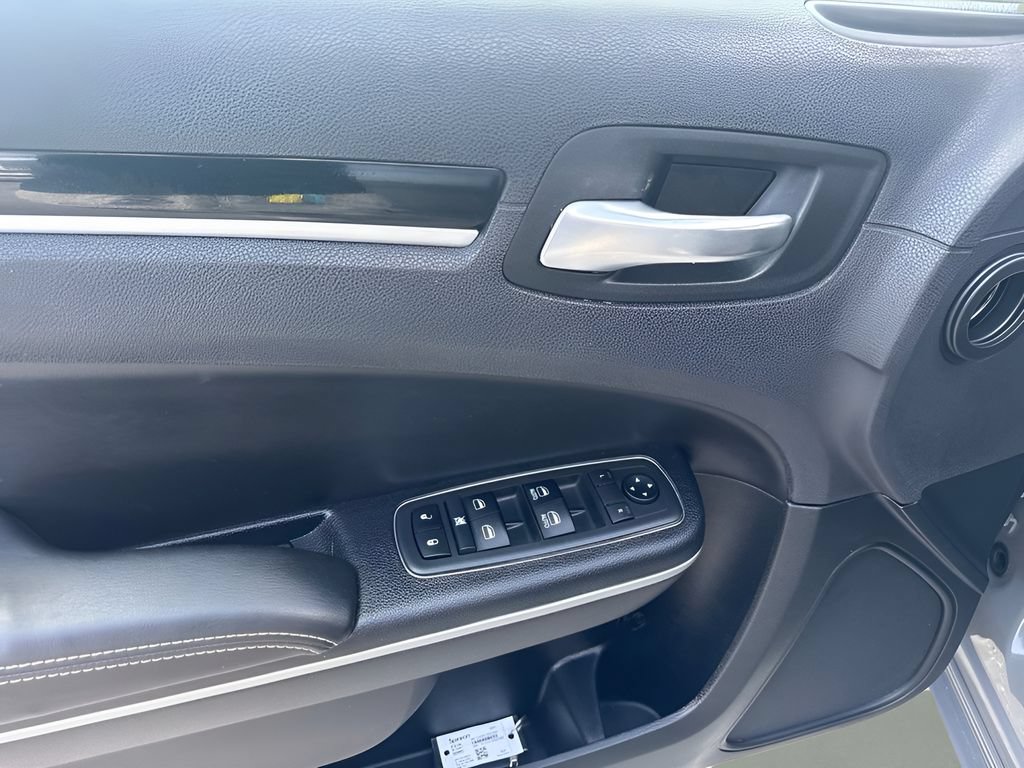Used 2019 Chrysler 300 S RWD image 17