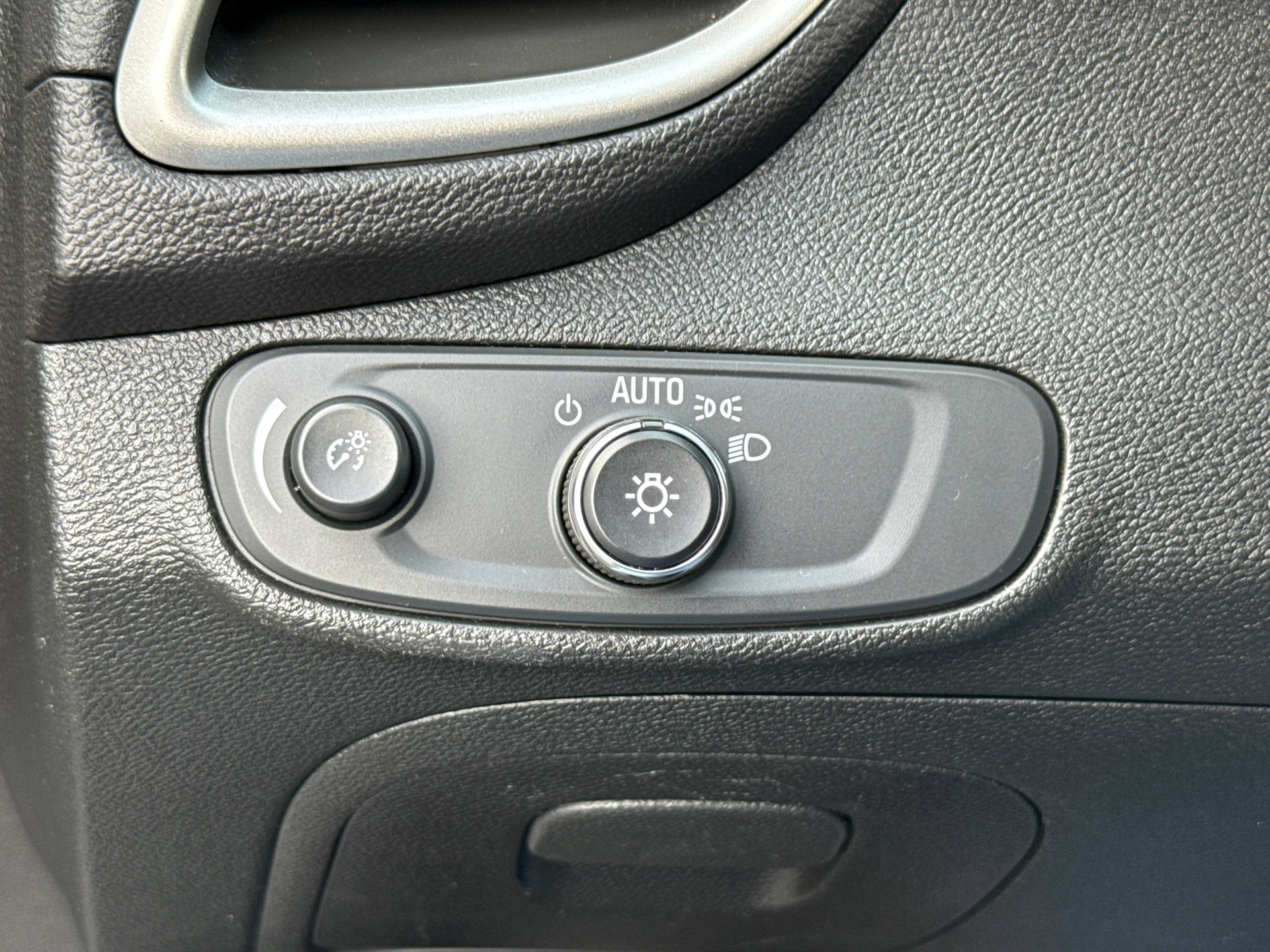 Used 2020 Chevrolet Trax LS FWD image 29