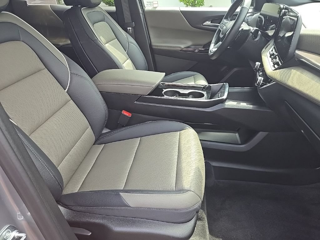 Used 2025 Chevrolet Equinox LT w/ Convenience Package II FWD image 30