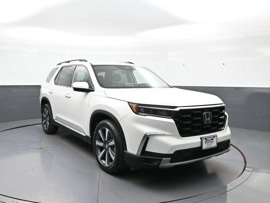 Certified 2024 Honda Pilot Touring image 3
