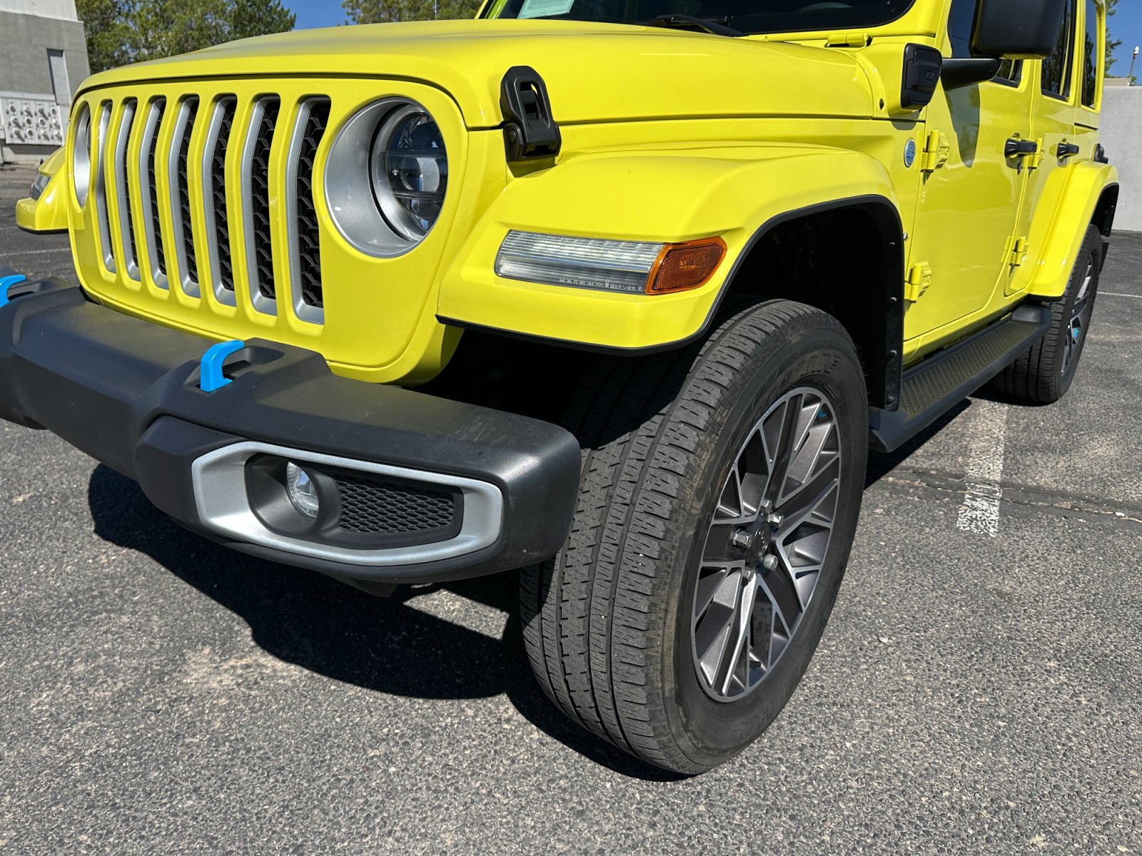 Used 2023 Jeep Wrangler Unlimited Sahara w/ Cold Weather Group AWD/4WD image 9