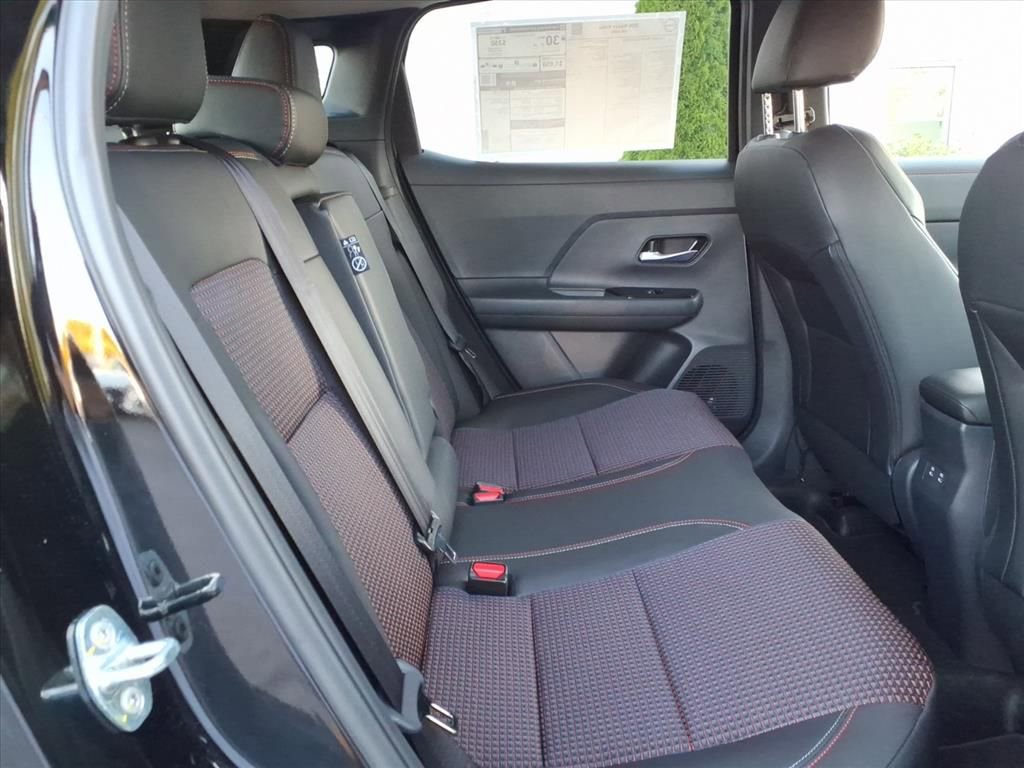 New 2026 Nissan Kicks SR w/ Cold Weather Package image 8