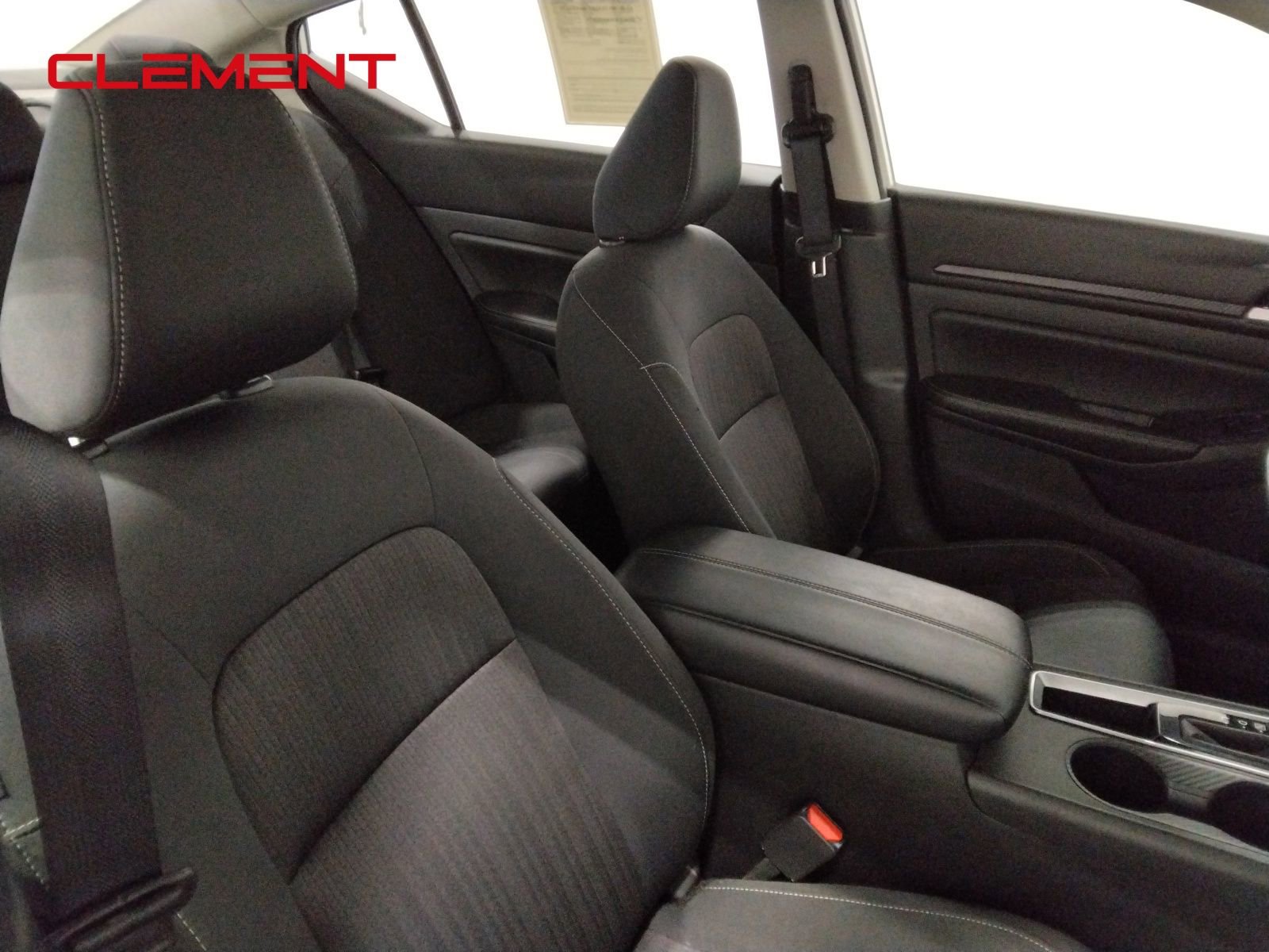 Used 2025 Nissan Altima 2.5 SV FWD image 39