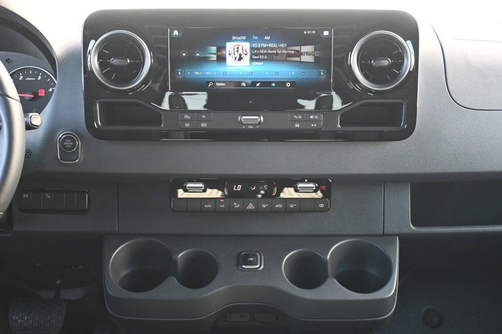 Used 2022 Mercedes-Benz Sprinter 2500 image 11