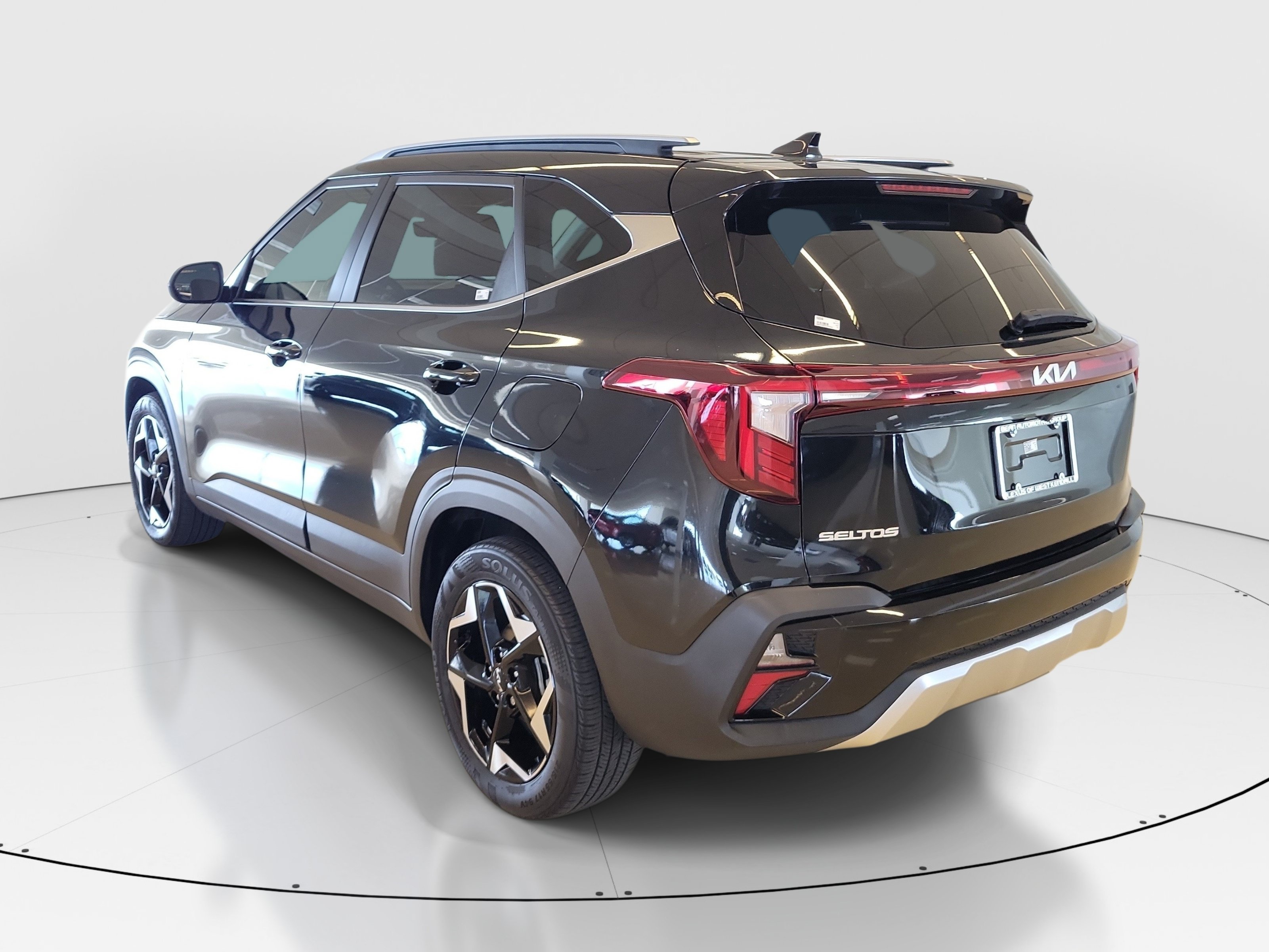 Used 2024 Kia Seltos EX FWD image 6