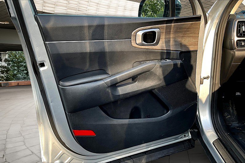 Used 2022 Kia Sorento S image 17