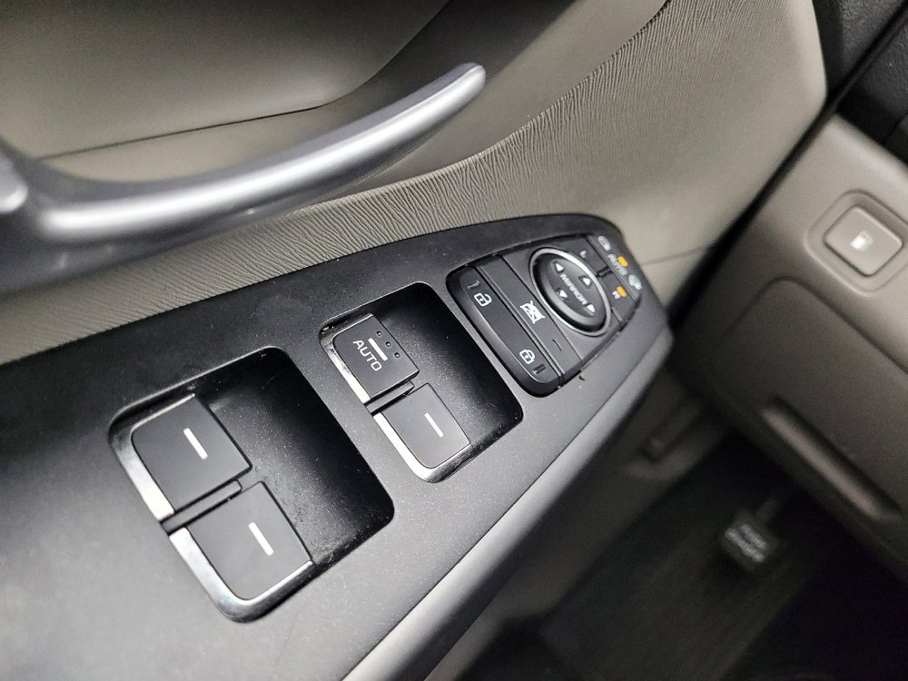 Used 2017 Kia Sedona LX w/ LX Essentials Premium Package FWD image 27