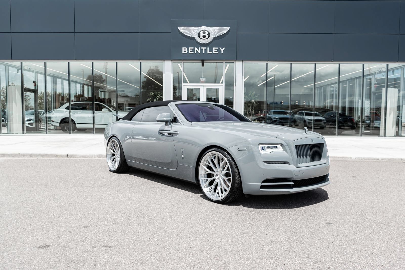 Used 2020 Rolls-Royce Dawn RWD image 19