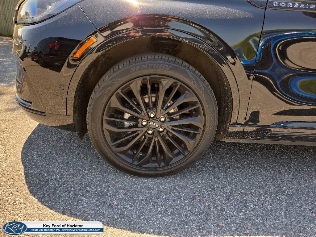 Used 2023 Lincoln Corsair AWD w/ Equipment Group 102A image 4