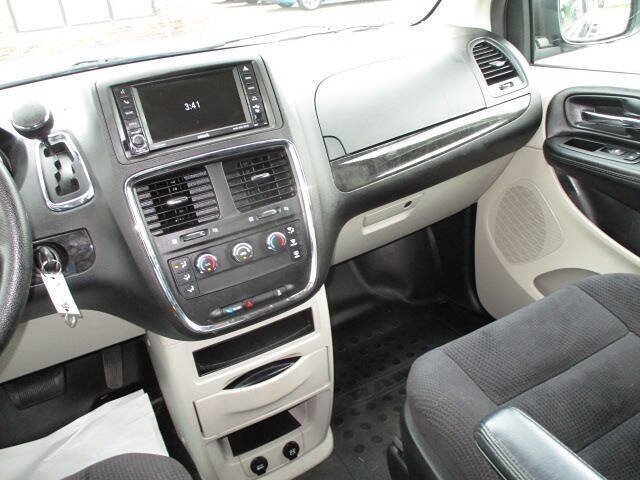Used 2014 RAM C/V Tradesman FWD image 12