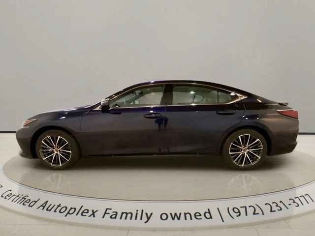 Used 2025 Lexus ES 350 w/ Premium Package FWD image 2