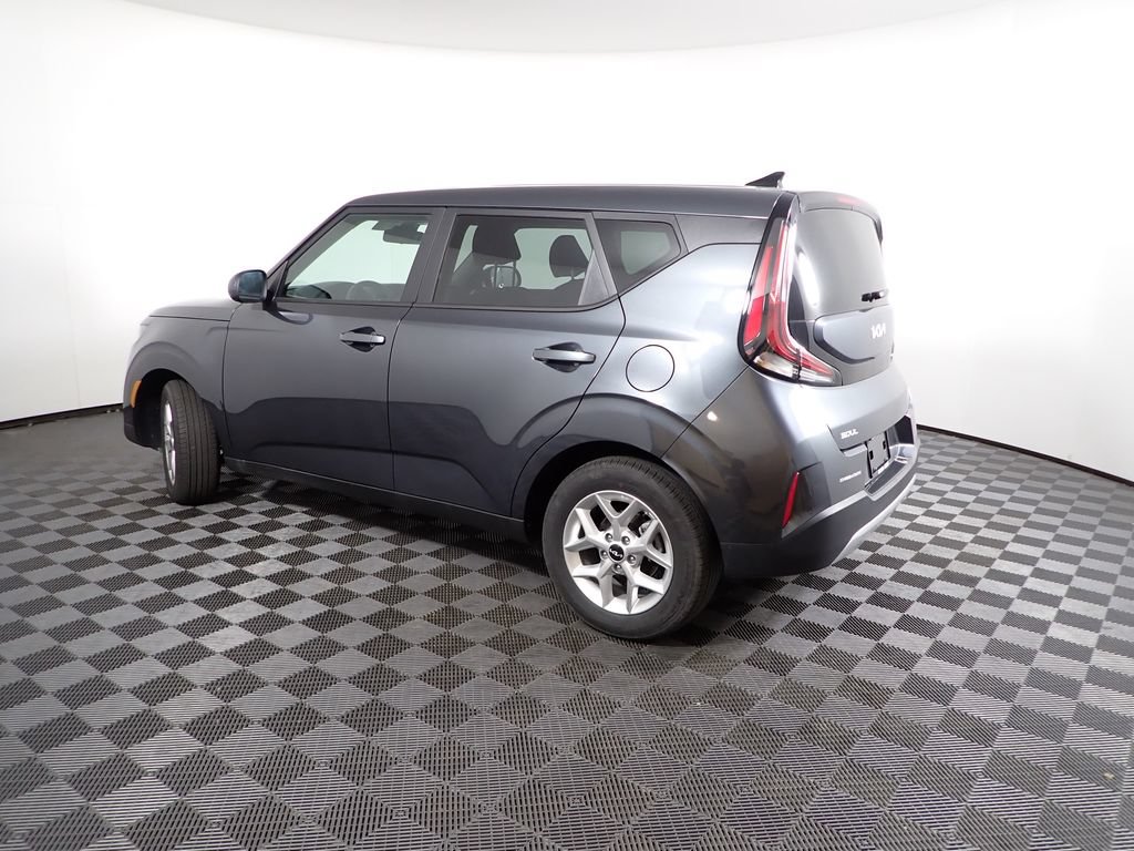 Used 2025 Kia Soul LX w/ LX Technology Package FWD image 10