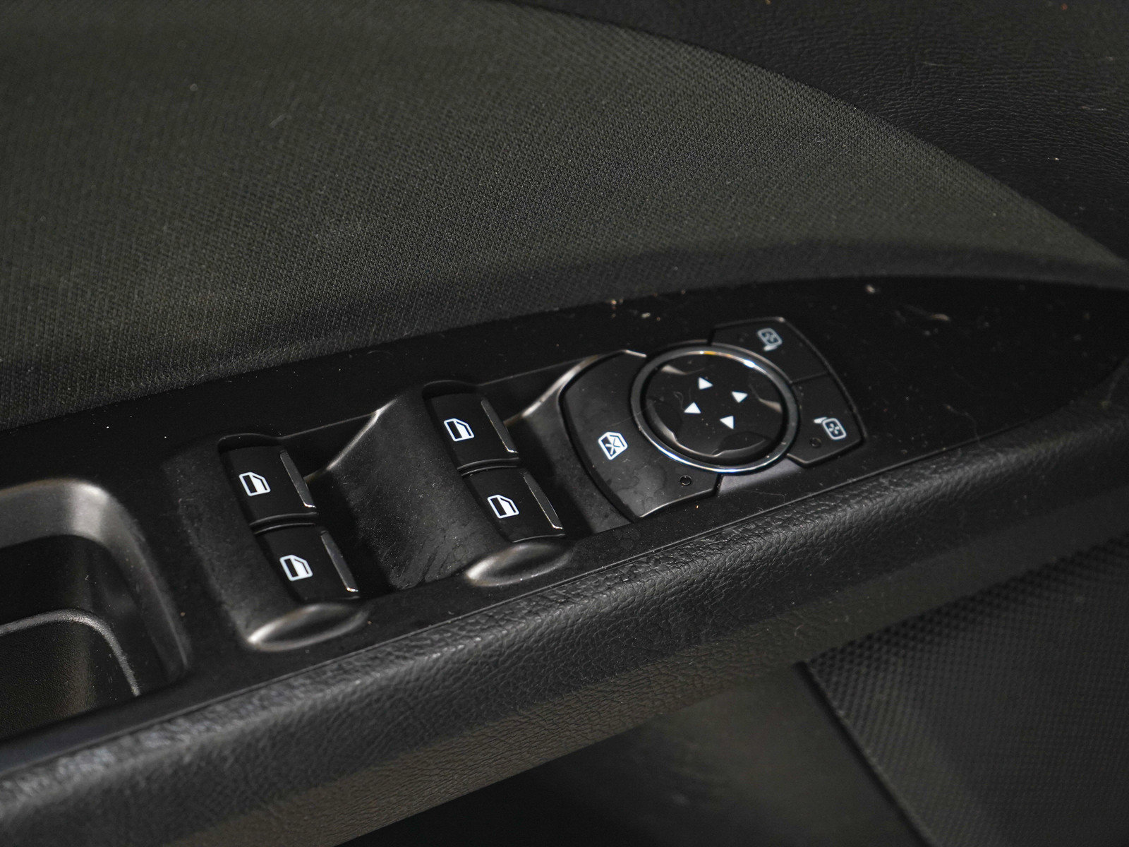 Used 2017 Ford Fusion SE w/ Fusion SE Technology Package FWD image 19