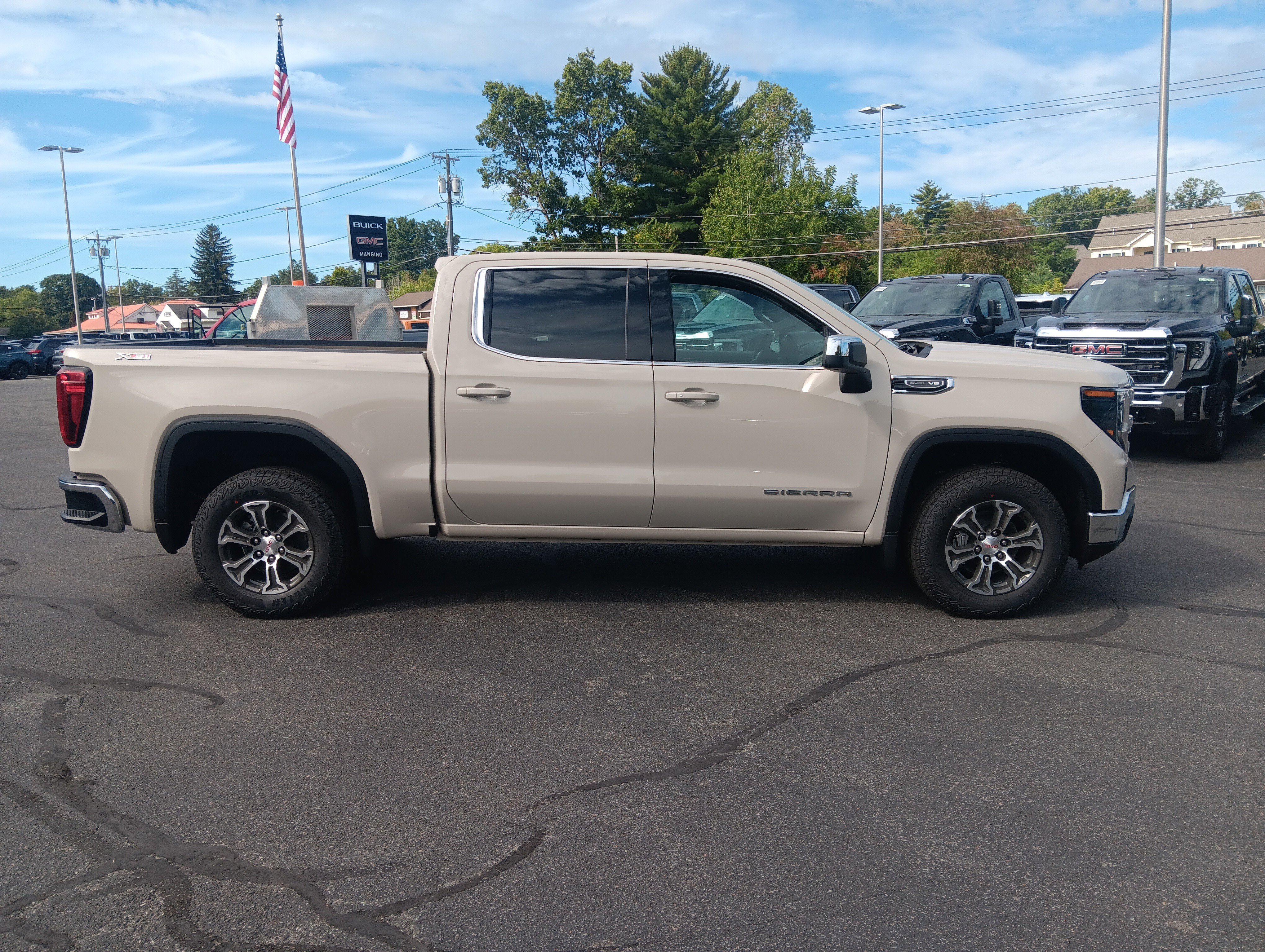 New 2026 GMC Sierra 1500 SLE w/ X31 Off-Road Package AWD/4WD image 8