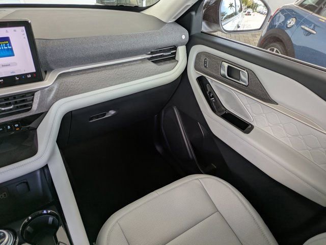 Certified 2026 Ford Explorer Platinum w/ LUX Leather Package image 15