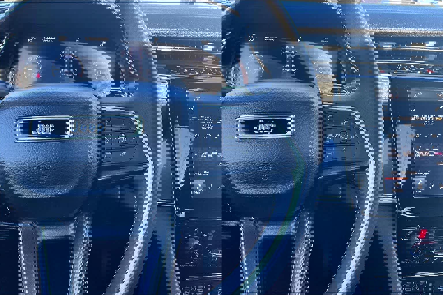 Used 2023 Jeep Grand Cherokee Altitude image 26