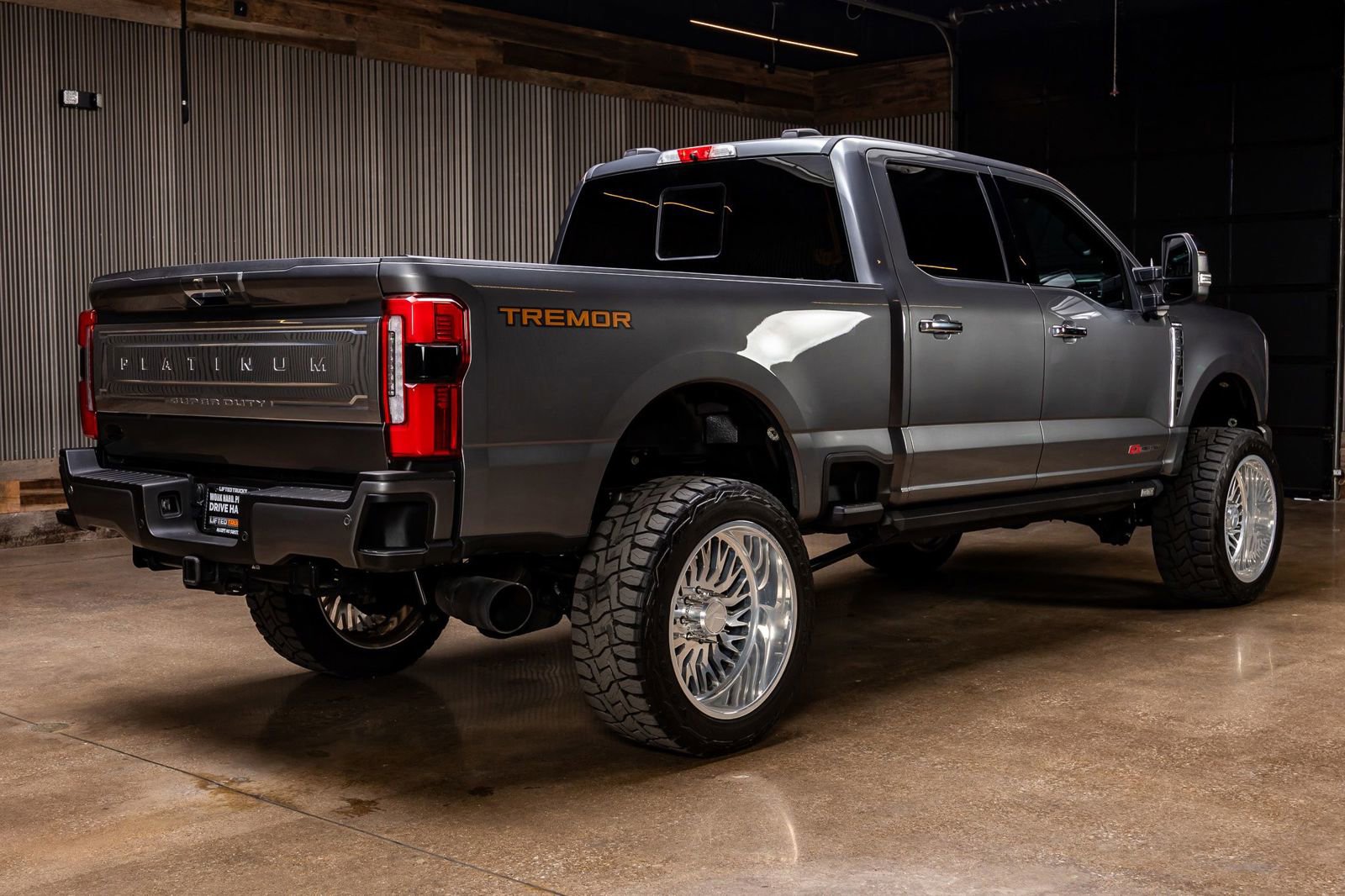 Used 2024 Ford F350 Platinum w/ Tremor Off-Road Package AWD/4WD image 9