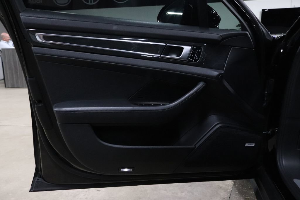 Used 2017 Porsche Panamera 4S image 9