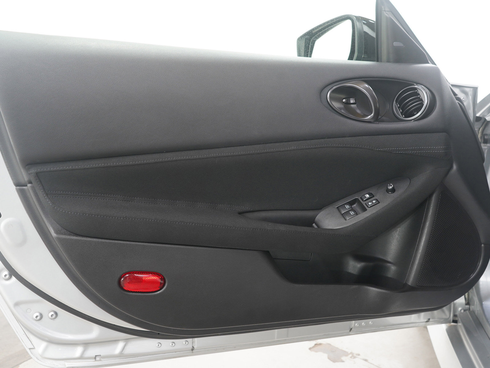 Used 2024 Nissan Z Sport w/ Floor Mat Package image 13