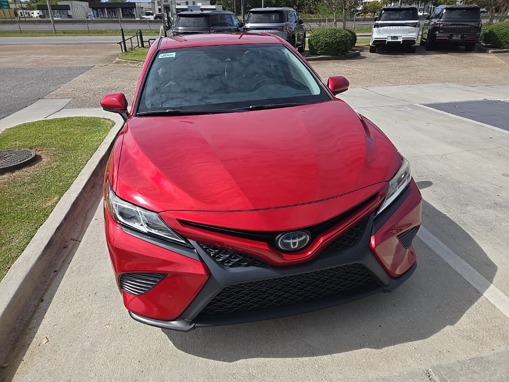 Used 2019 Toyota Camry SE FWD image 2