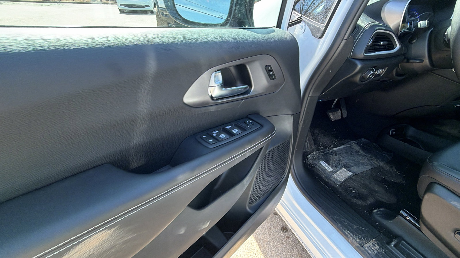 New 2026 Chrysler Pacifica Select image 15