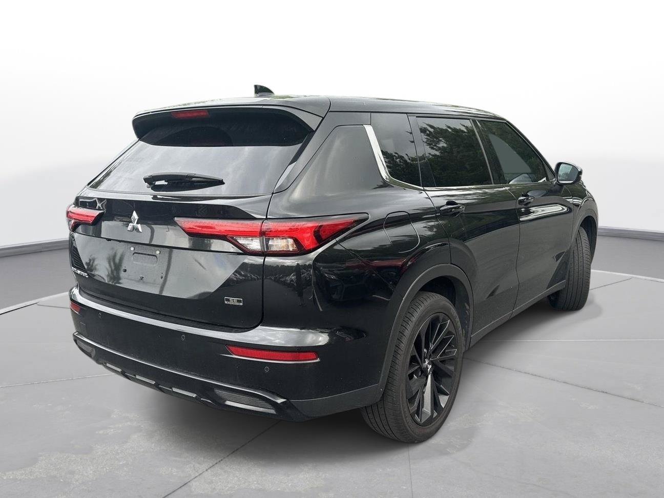 Used 2024 Mitsubishi Outlander SE Black Edition FWD image 6