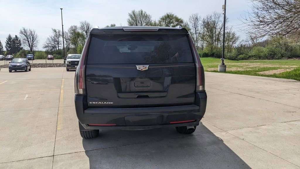 Used 2019 Cadillac Escalade Premium Luxury w/ Escalade Sport Edition AWD/4WD image 4