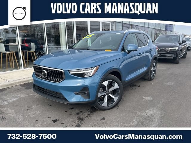 Certified 2025 Volvo XC40 B5 Plus AWD/4WD image 1
