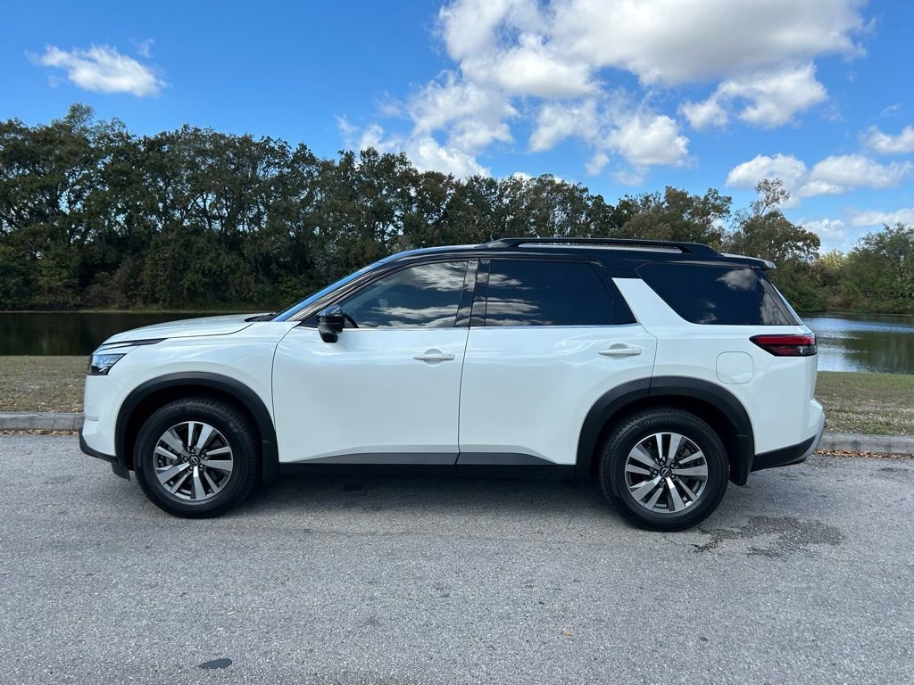 Used 2022 Nissan Pathfinder SL image 2