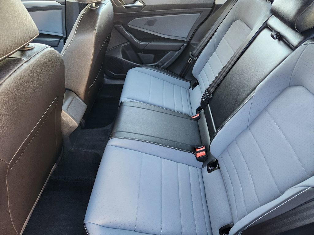 Certified 2025 Volkswagen Jetta SE w/ Sunroof Package image 11